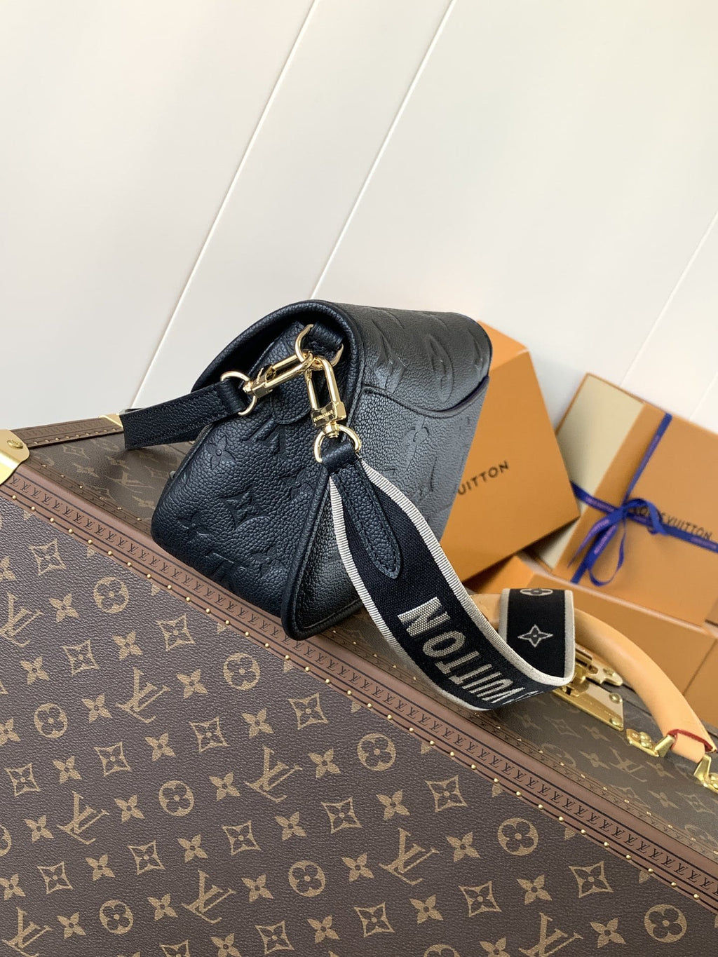 Louis Vuitton M46386 Diane