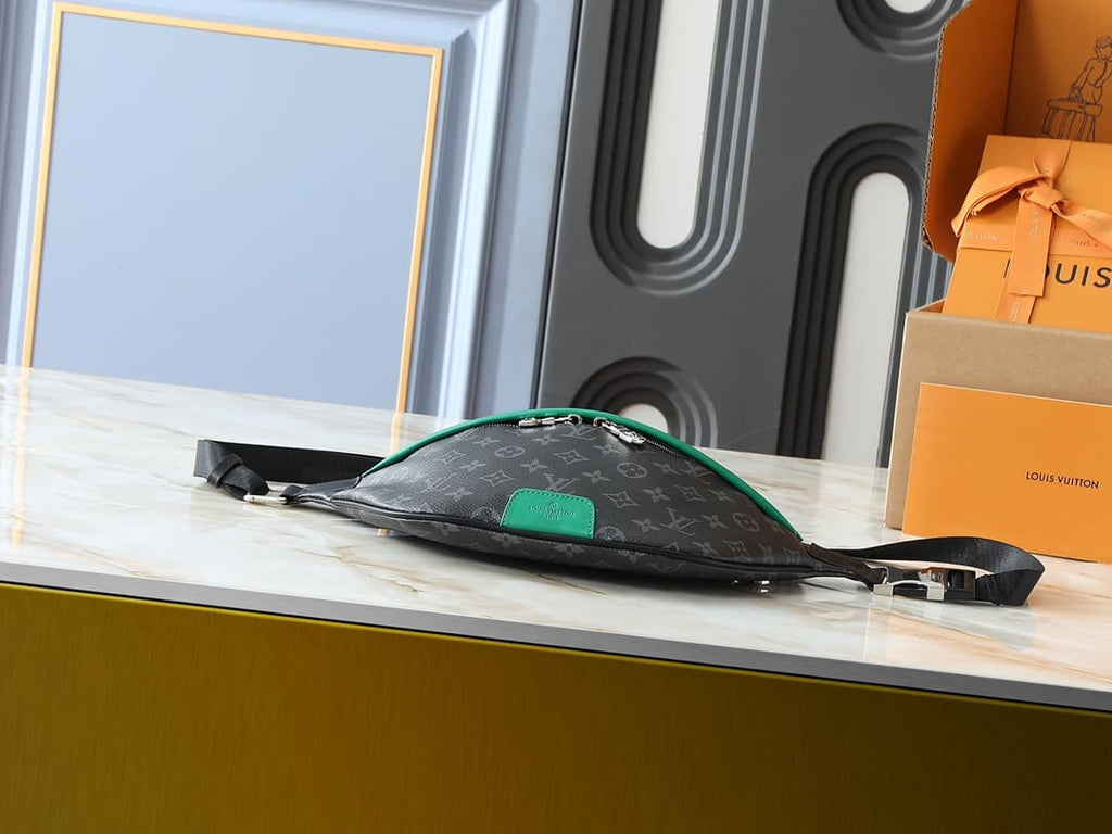 LOUIS VUITTON M25924 Discovery Bumbag