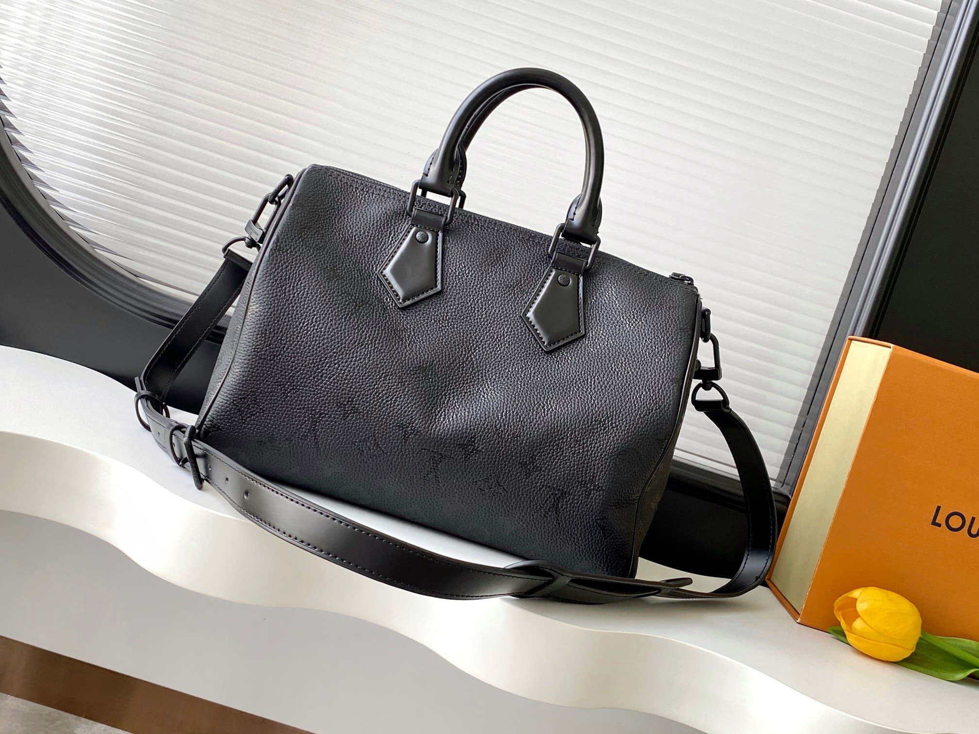 LOUIS VUITTON M13904 Speedy P9 Bandoulière 30