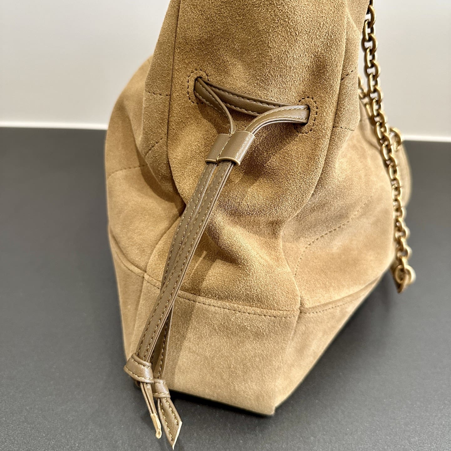 SAINT LAURENT small JAMIE SHOPPING in suede-GOLDEN LEAF