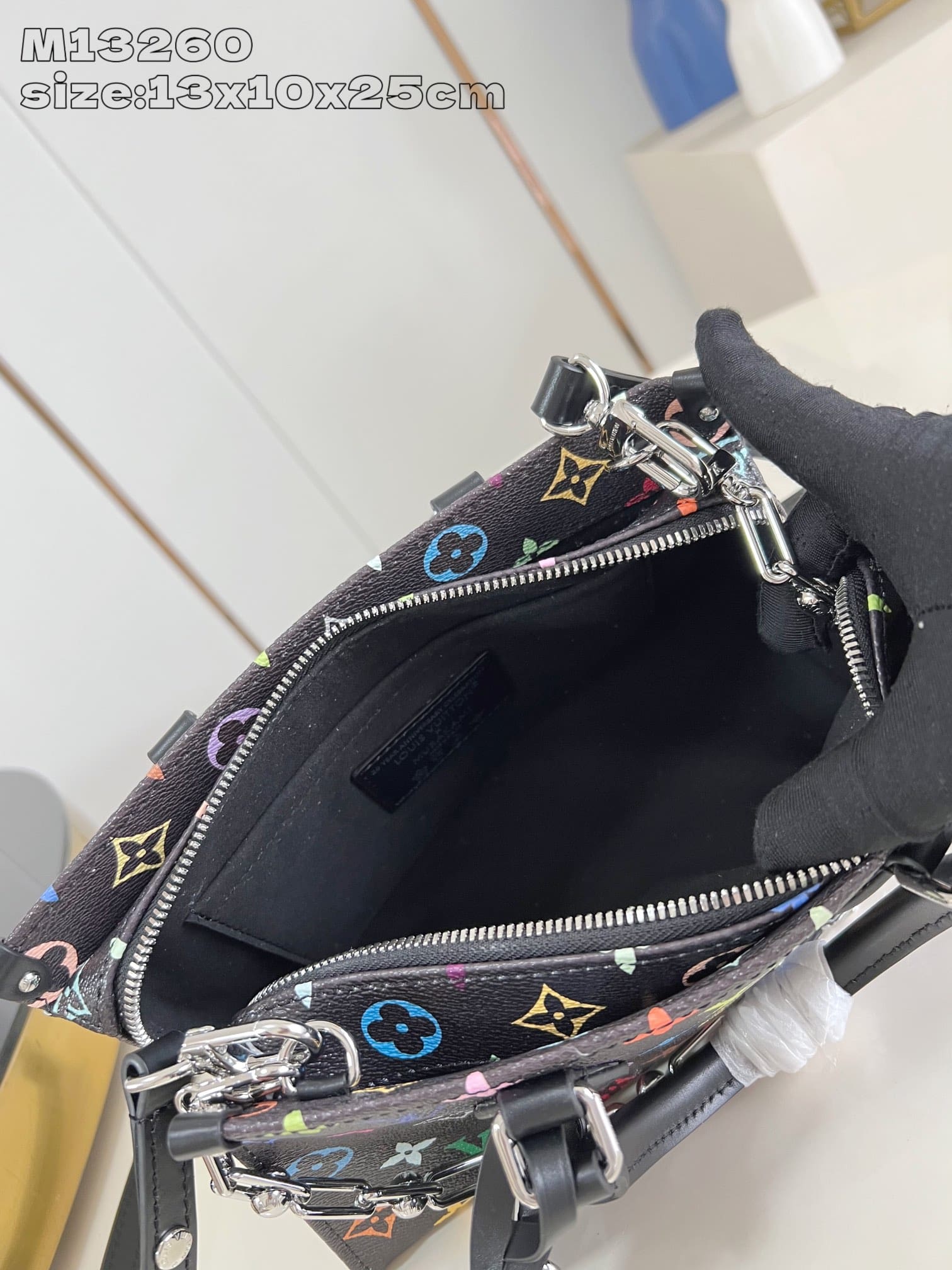 Louis Vuitton M13260 LV x TM OnTheGo East West Chain