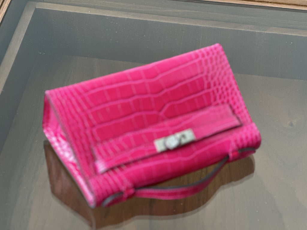 Hermès Rose Extreme Mini Kelly Pochette of Shiny Mississippiensis Alligator Palladium Hardware