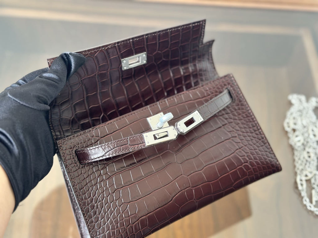 Hermès Améthyste Matte Alligator Kelly Pochette Palladium Hardware