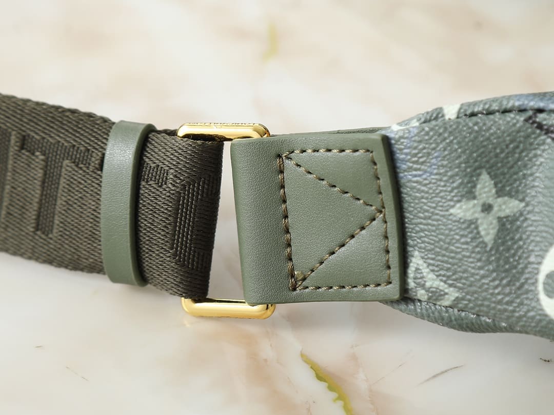 LOUIS VUITTON M26933 Rush Bumbag