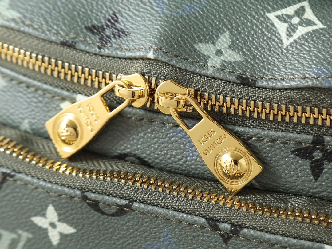 LOUIS VUITTON M26933 Rush Bumbag