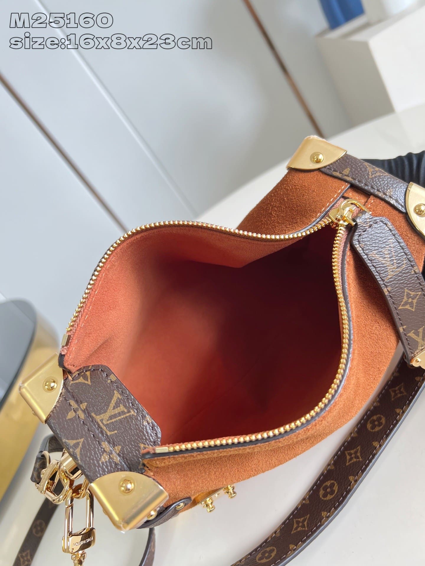 LOUIS VUITTON M15072 Side Trunk MM