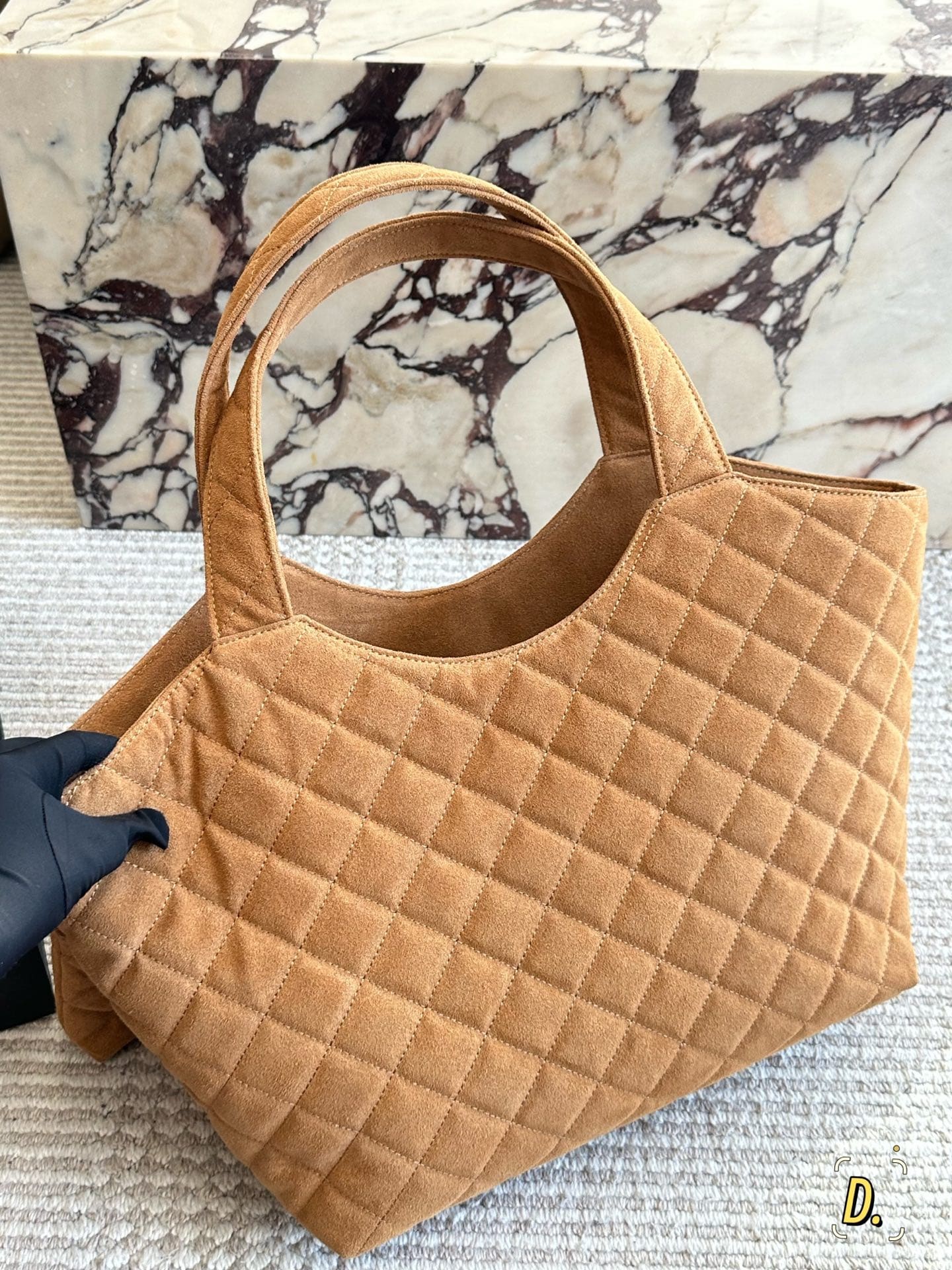 SAINT LAURENT ICARE Medium in quilted suede