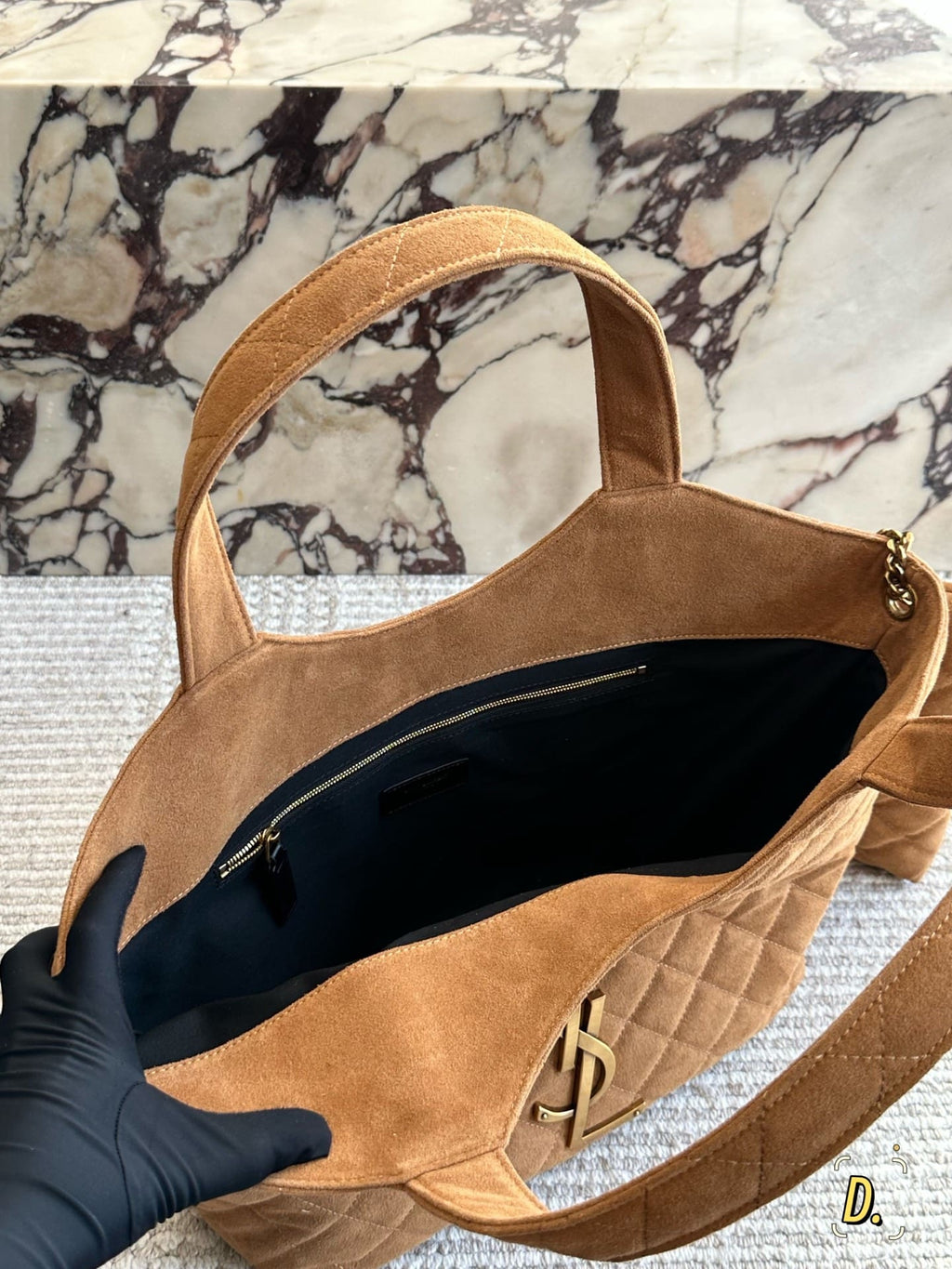 SAINT LAURENT ICARE Medium in quilted suede