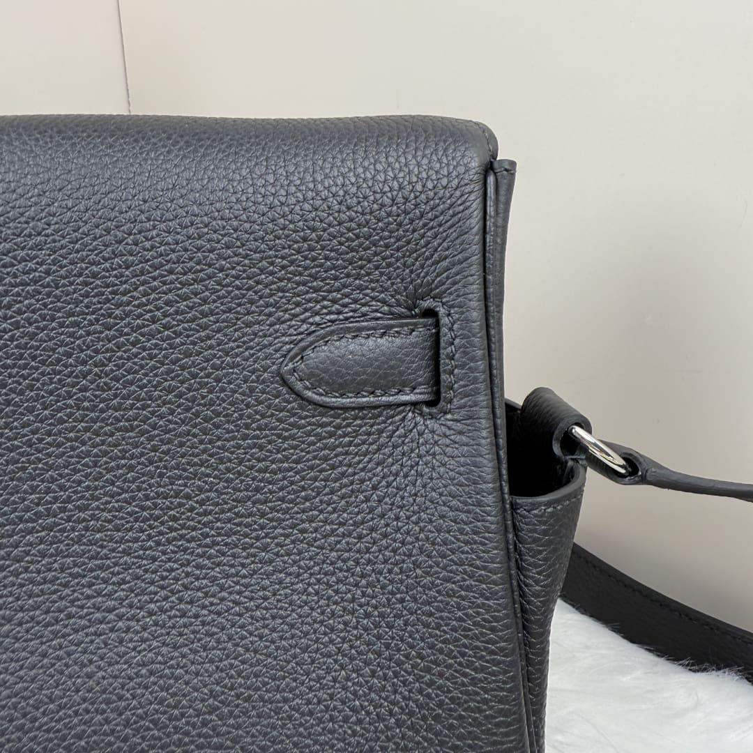 HERMÈS Kelly Messenger PM bag