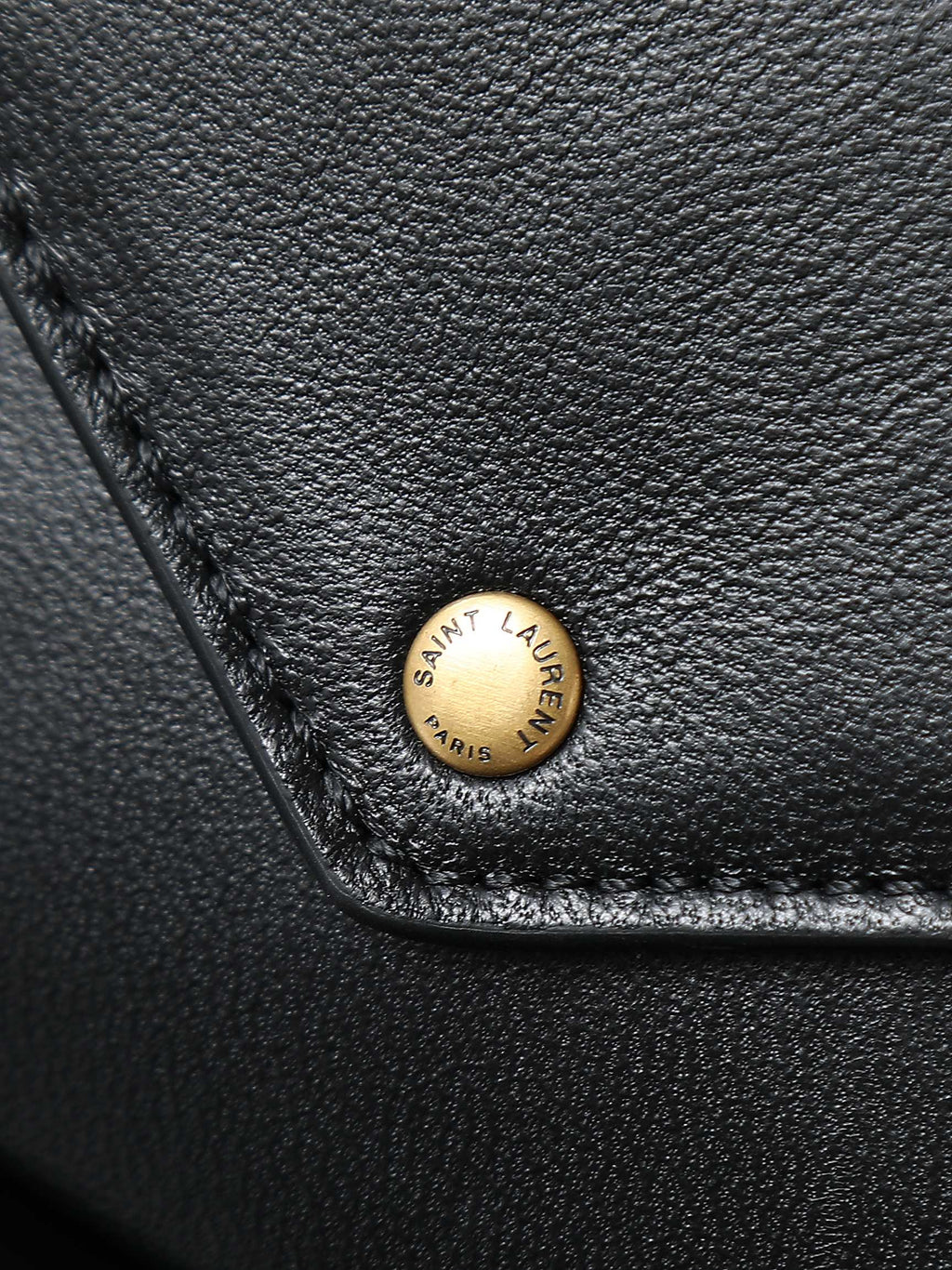 Saint Laurent  LOULOU medium in MATELASSÉ suede