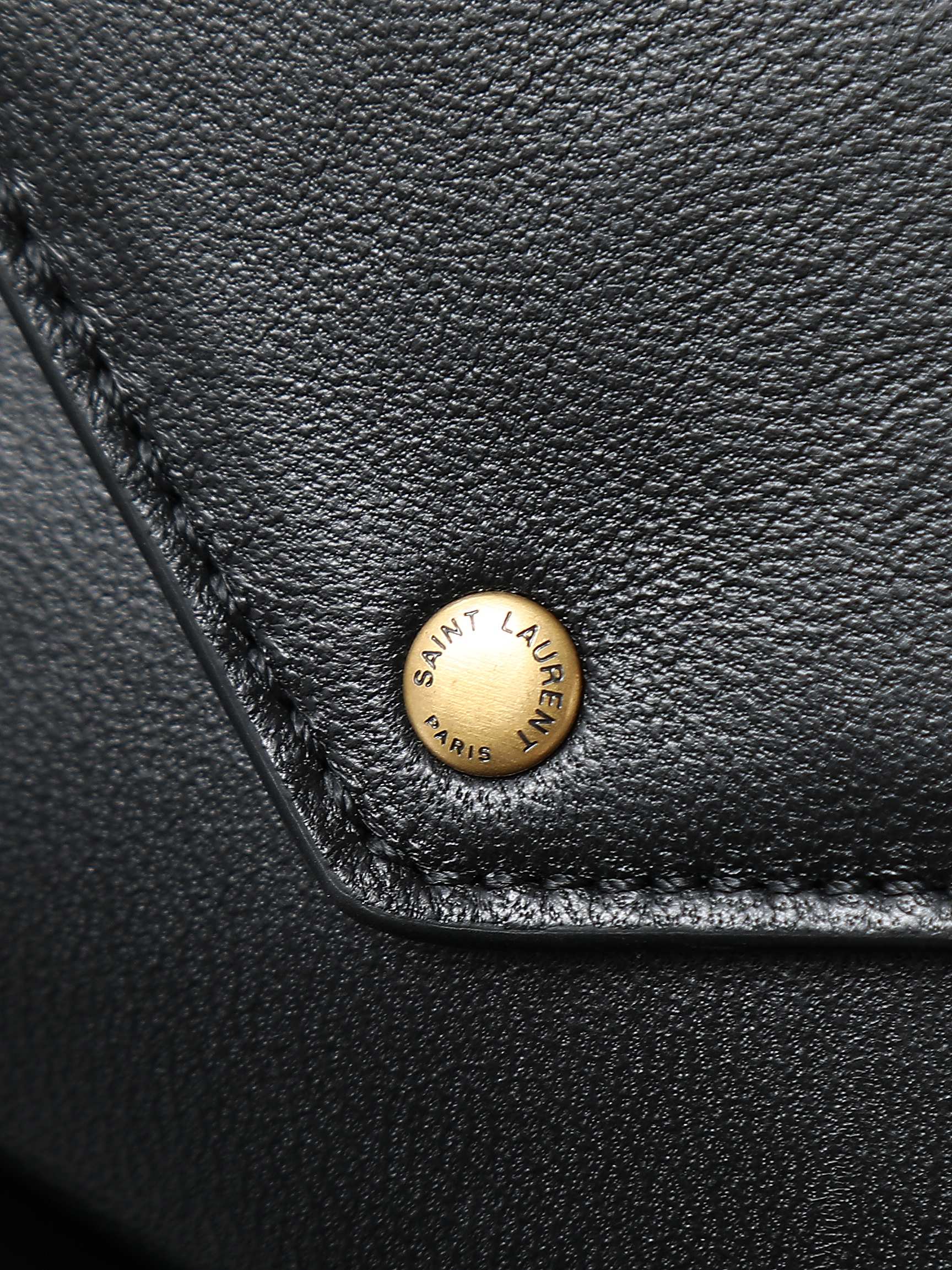 Saint Laurent  LOULOU medium in MATELASSÉ suede