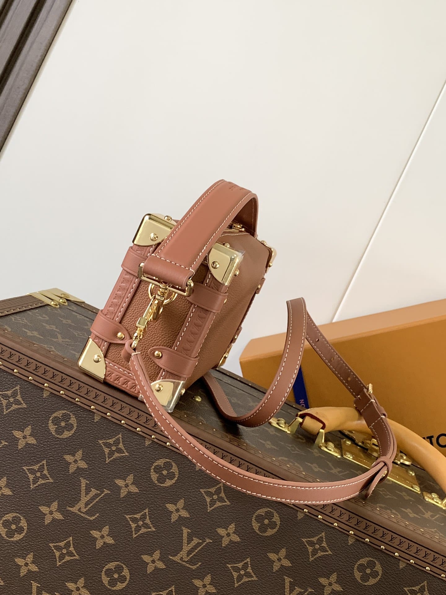LOUIS VUITTON M15224 SIDE TRUNK