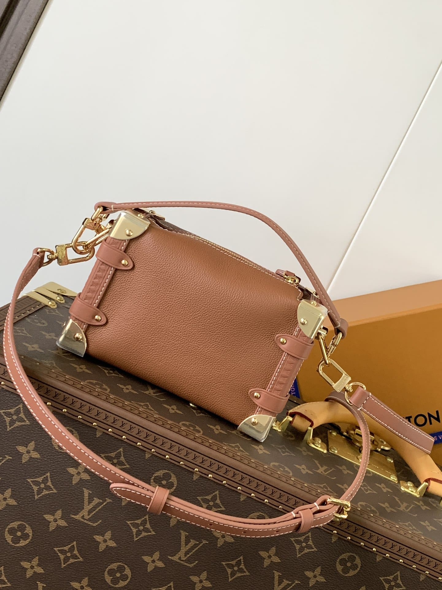LOUIS VUITTON M15224 SIDE TRUNK