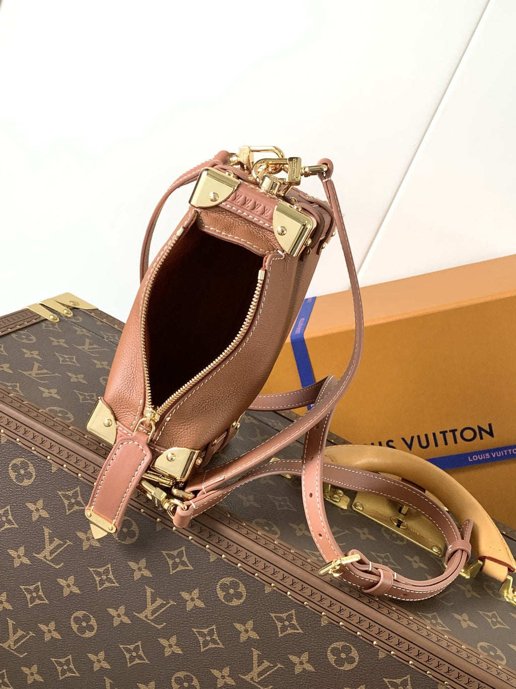 LOUIS VUITTON M15224 SIDE TRUNK
