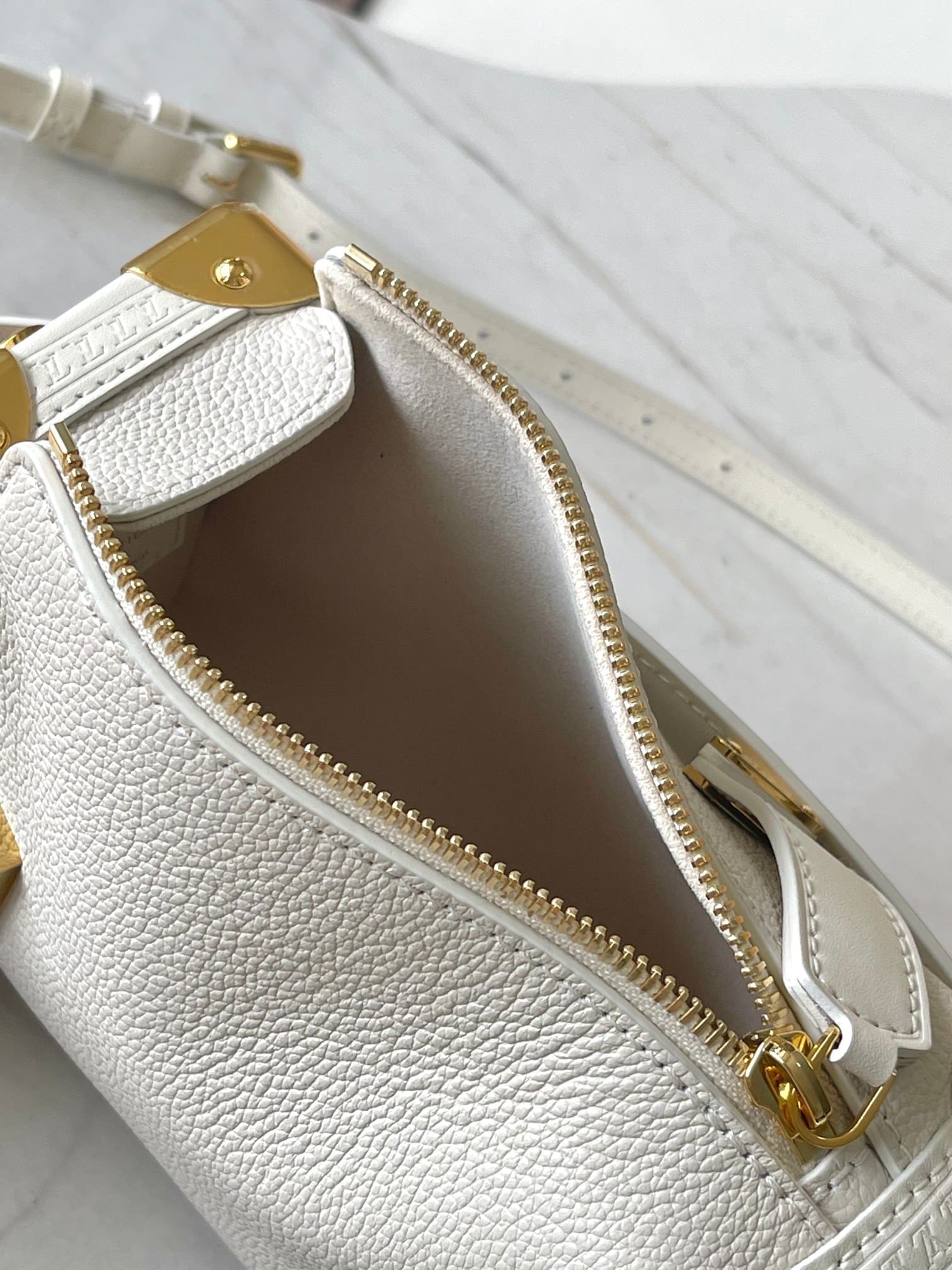 LOUIS VUITTON M23915 SIDE TRUNK