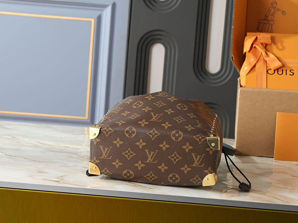 LOUIS VUITTON M28515 Noé Trunk