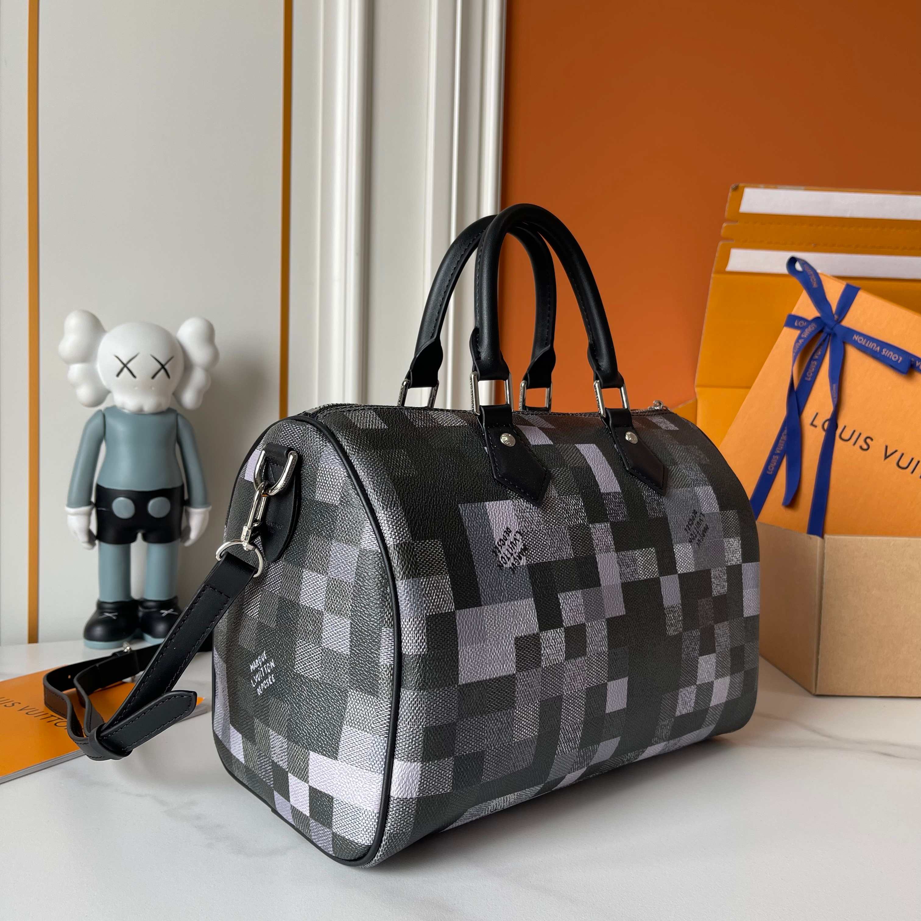 LOUIS VUITTON M28977 Speedy 30 Bandoulière