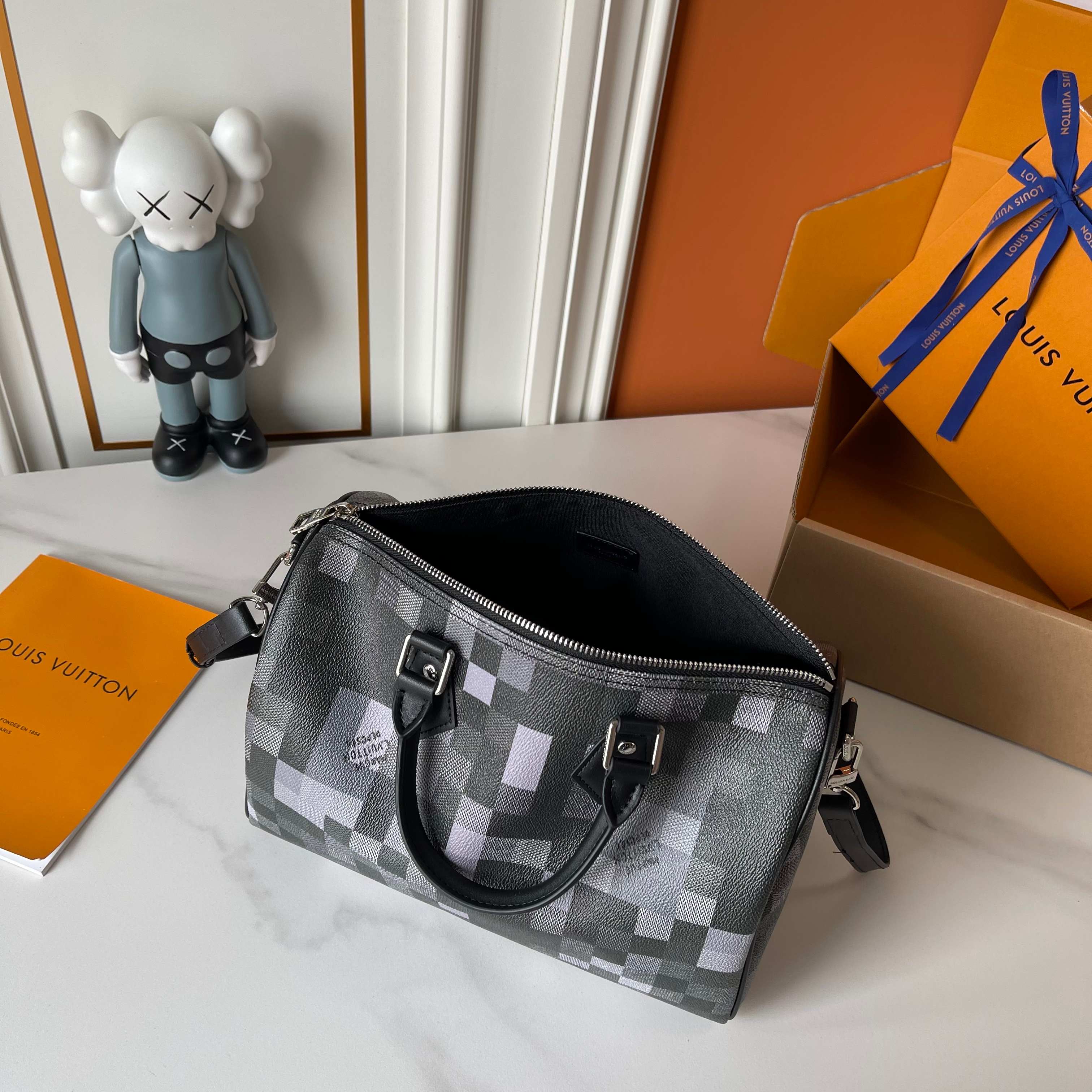 LOUIS VUITTON M28977 Speedy 30 Bandoulière