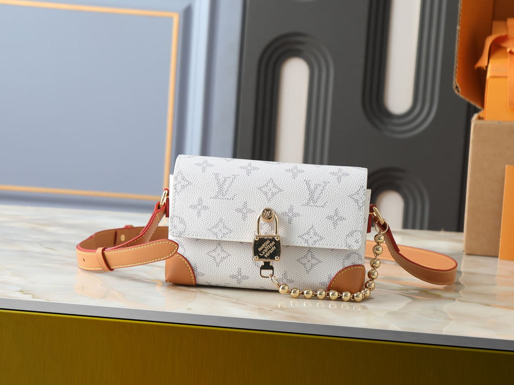 LOUIS VUITTON M14686 Steamer Wearable Wallet