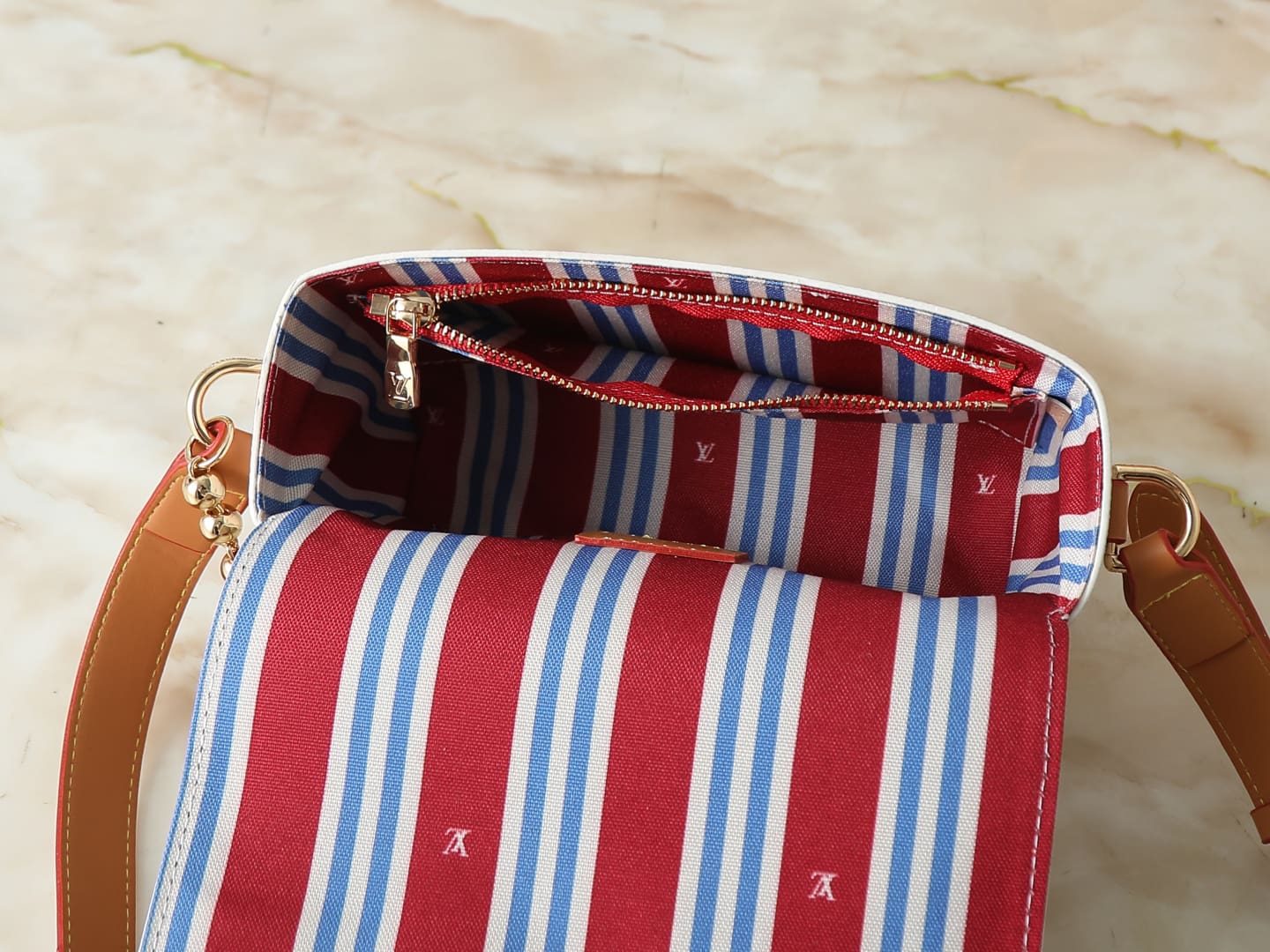 LOUIS VUITTON M14686 Steamer Wearable Wallet