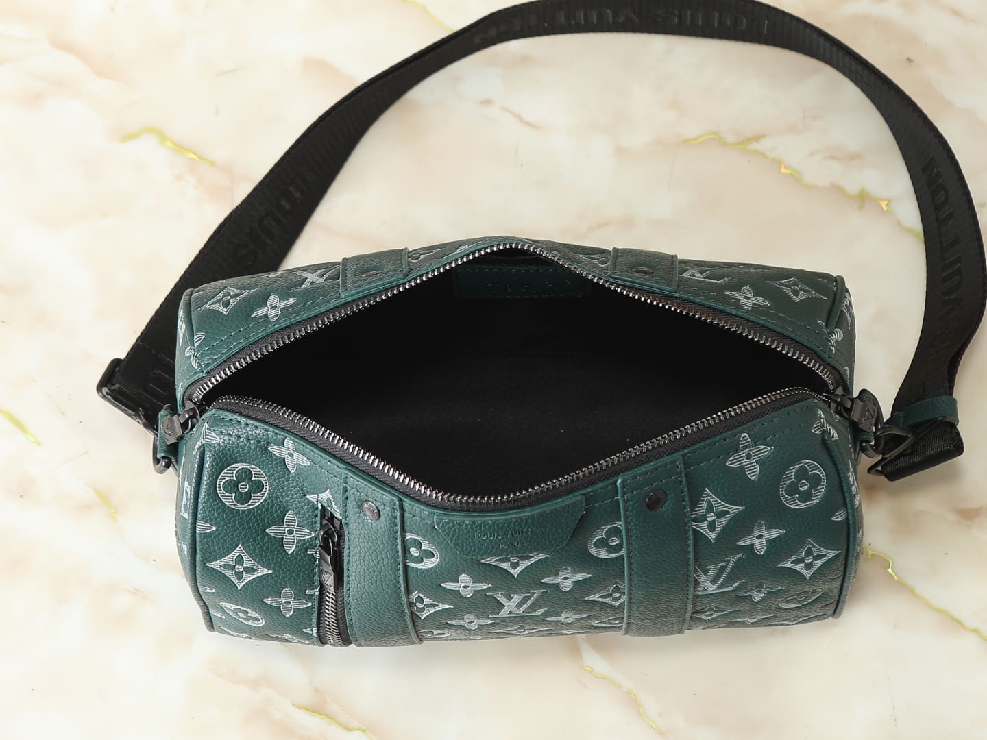 LOUIS VUITTON M27184 City Keepall