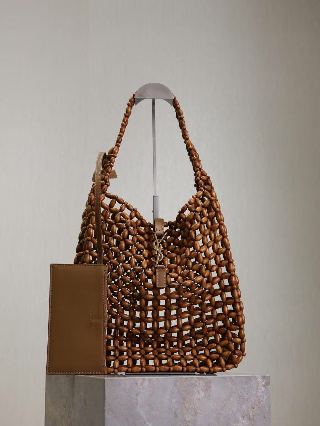 SAINT LAURENT LE 5 À 7 large in wood beads