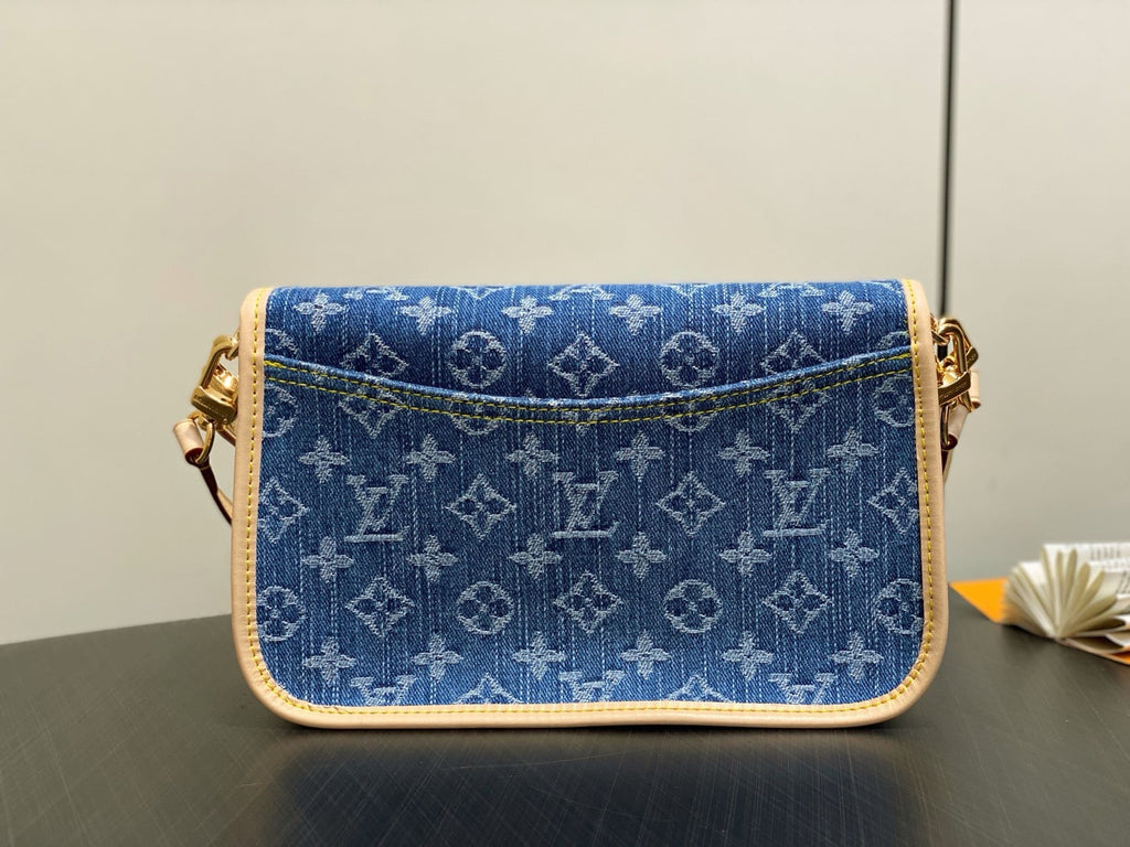 Louis Vuitton M13070 Diane