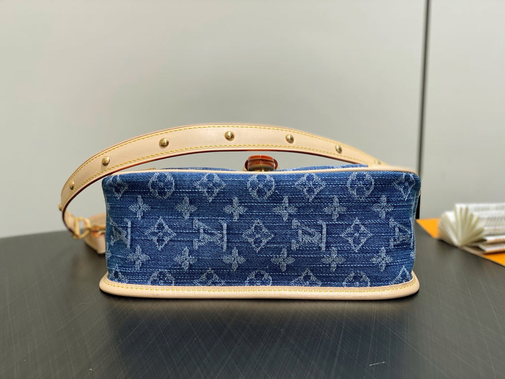 Louis Vuitton M13070 Diane