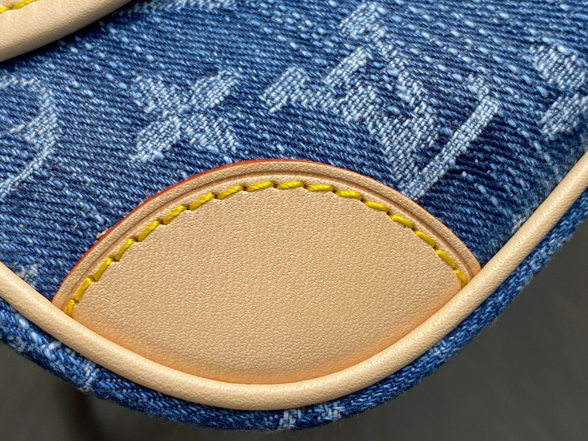 Louis Vuitton M13070 Diane