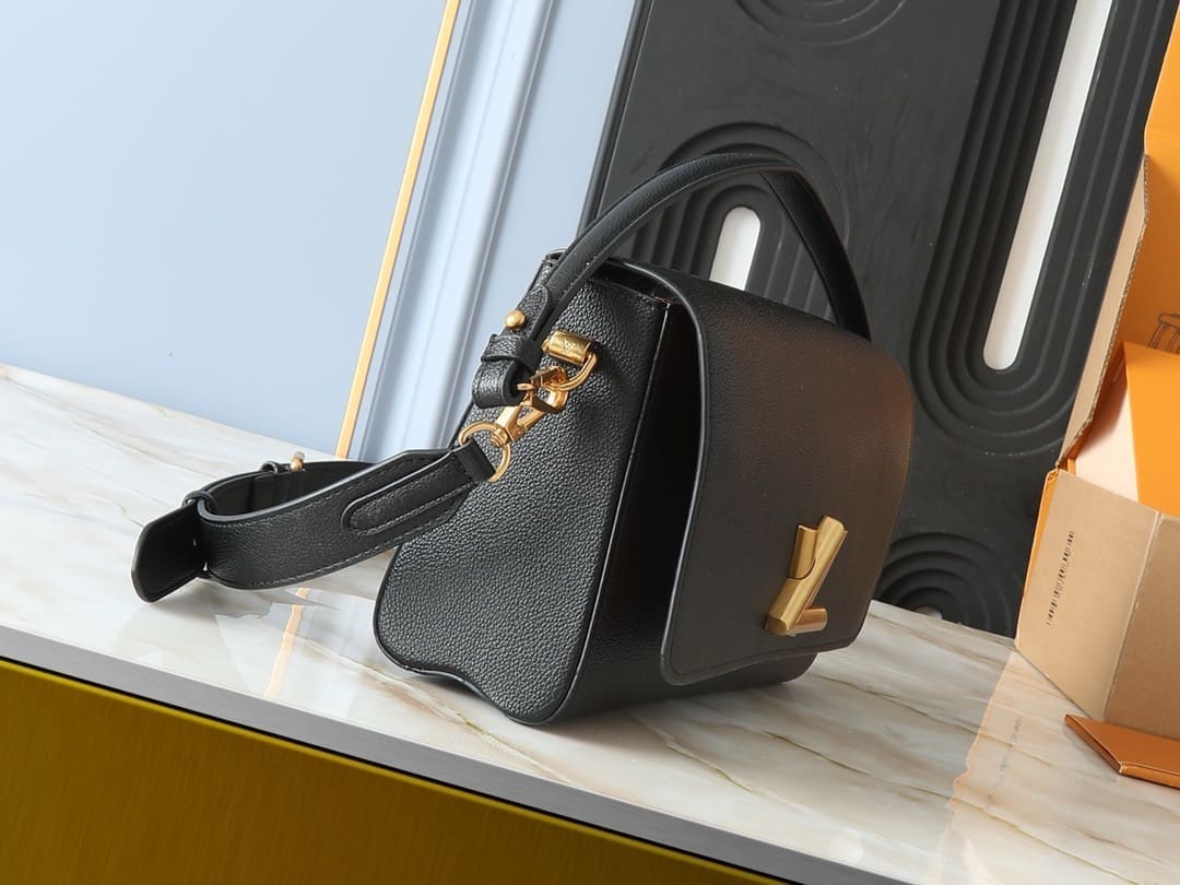 Louis Vuitton M24639 Soft Twist