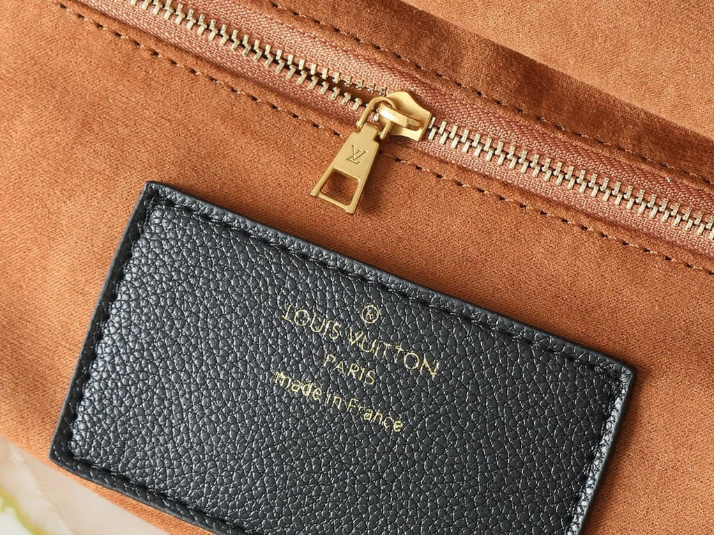 Louis Vuitton M24639 Soft Twist