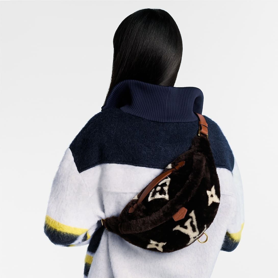LOUIS VUITTON M11799 Bumbag