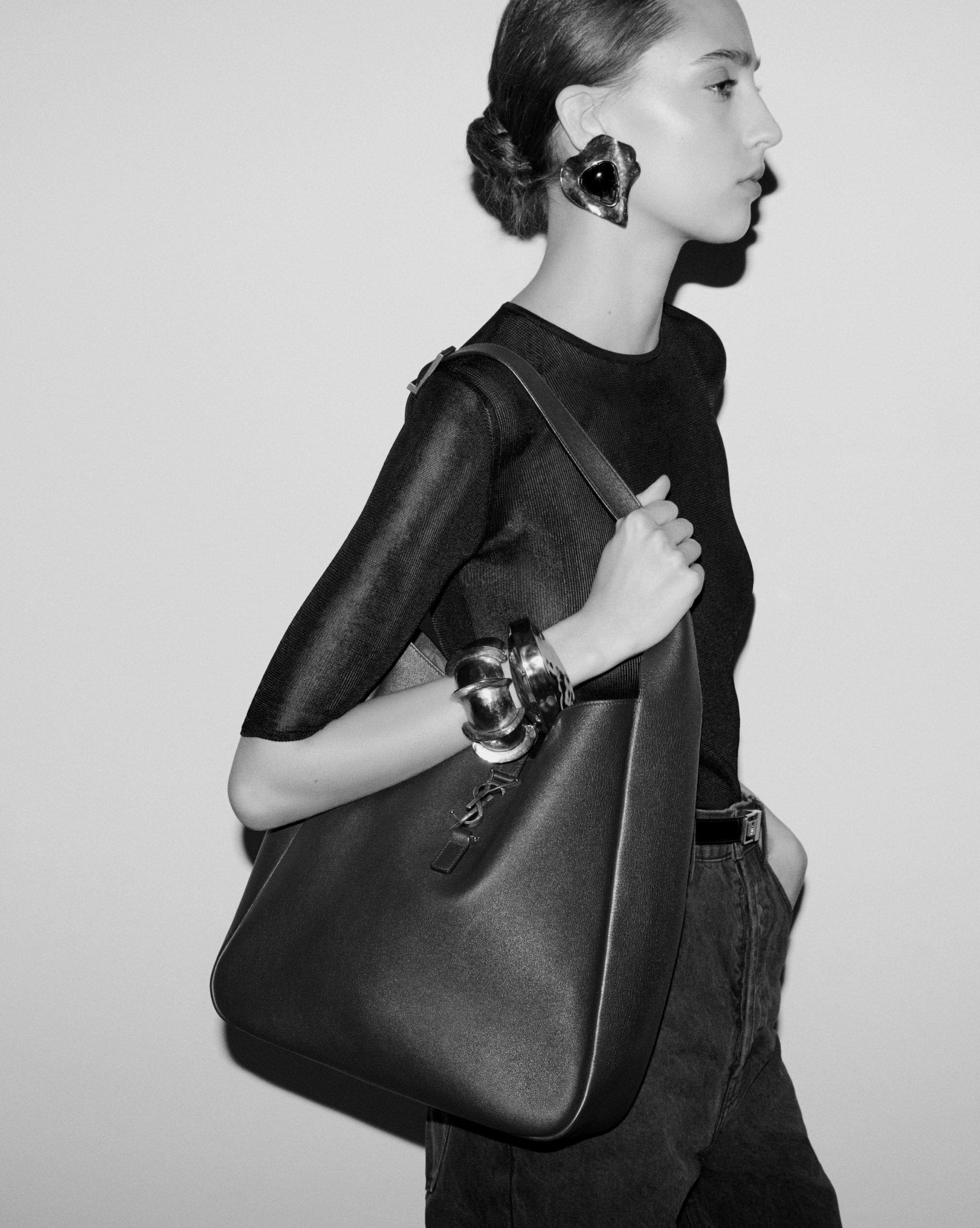 SAINT LAURENT LE 5 À 7 supple LARGE in suede