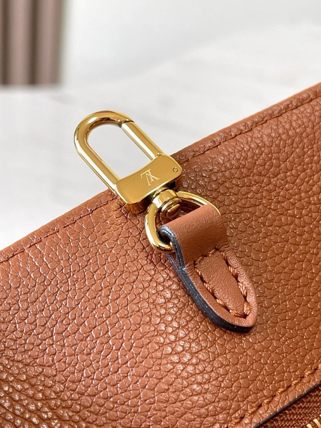 Louis Vuitton M12775 OnTheGo MM