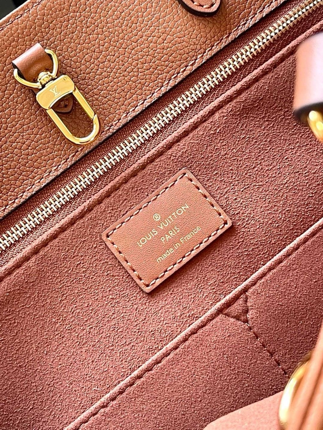 Louis Vuitton M12775 OnTheGo MM