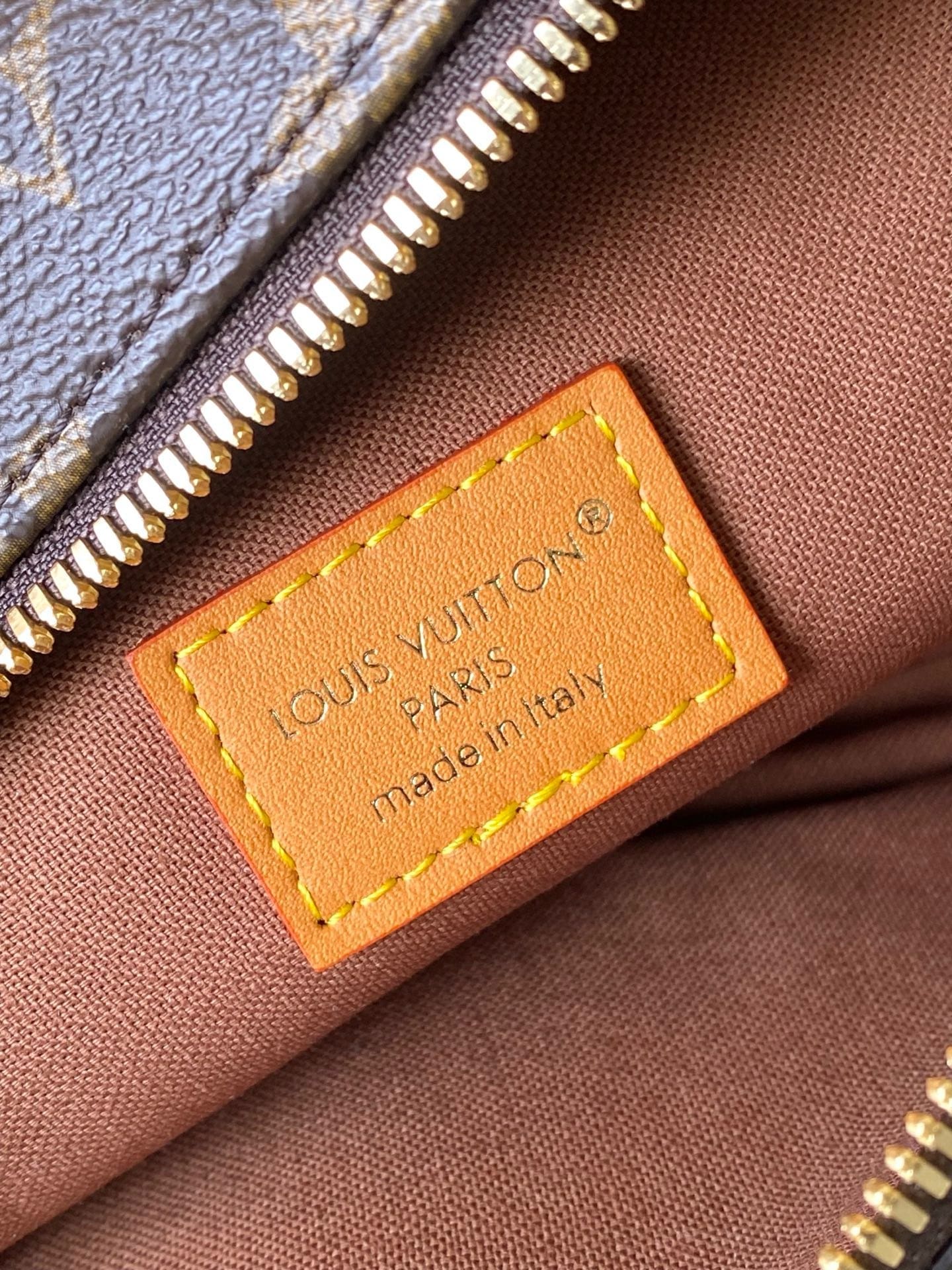 Louis Vuitton M14019 Rush Bumbag