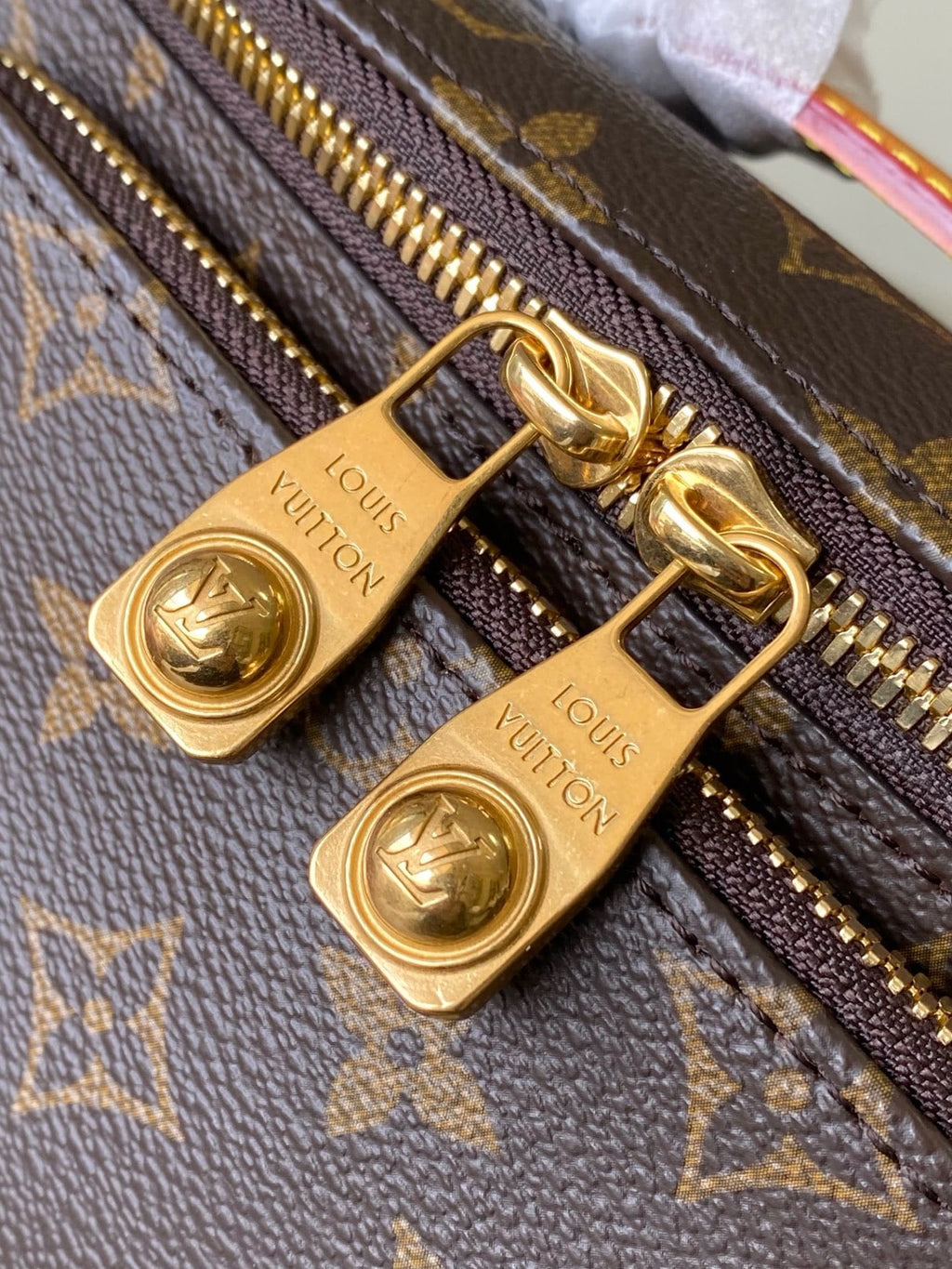 Louis Vuitton M14019 Rush Bumbag