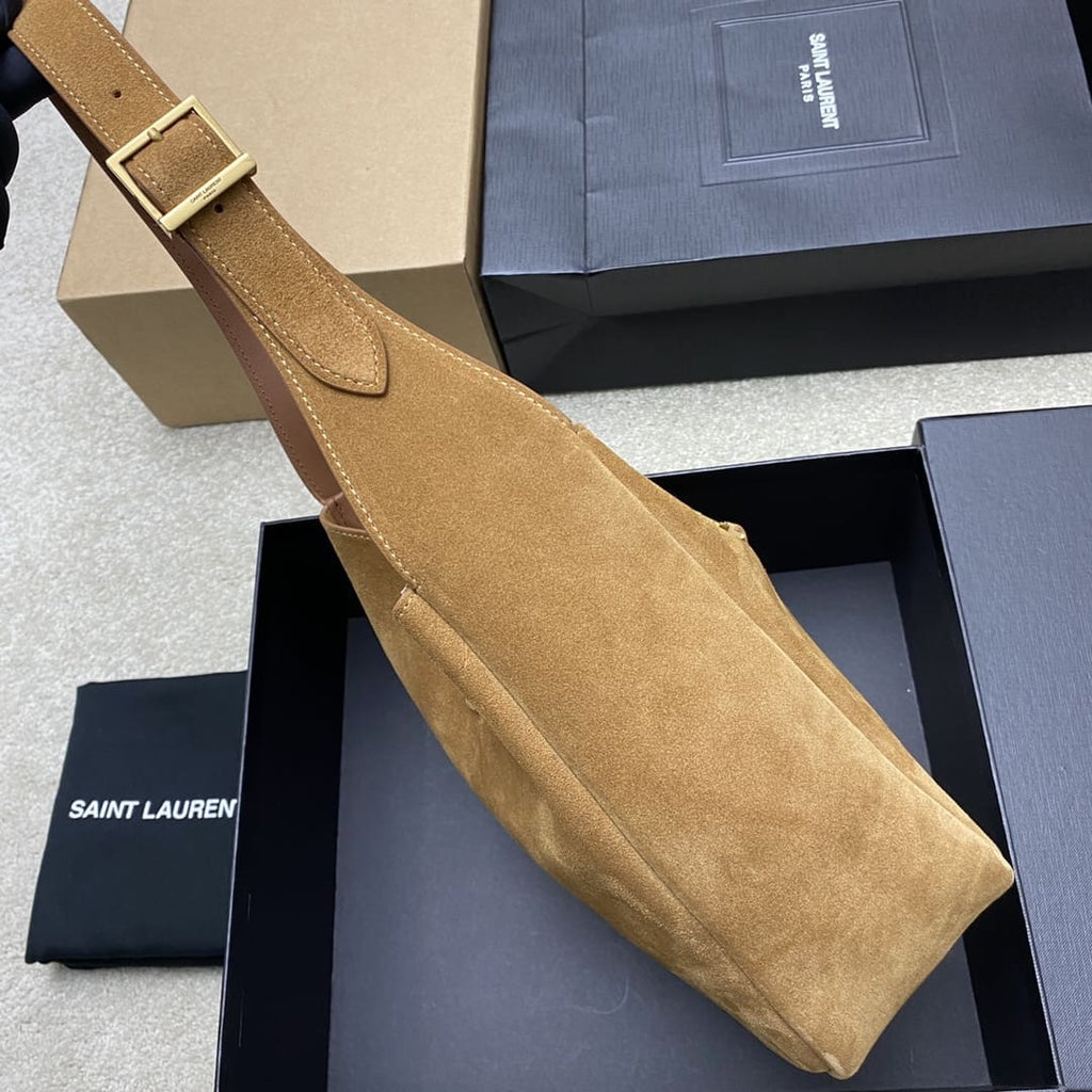 SAINT LAURENT LE 5 À 7 supple LARGE in suede