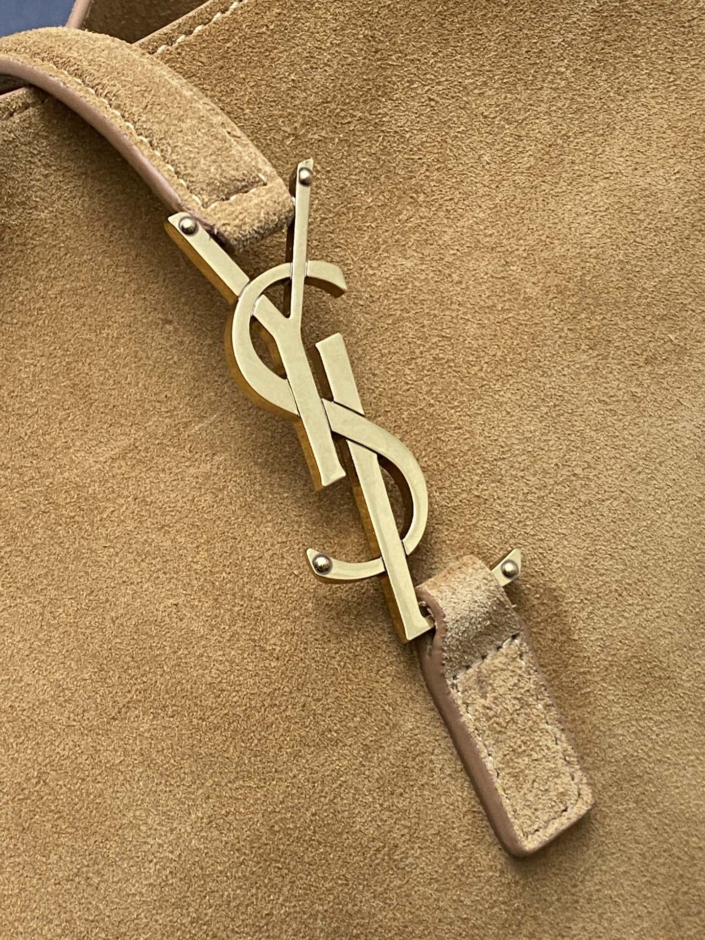 SAINT LAURENT LE 5 À 7 supple LARGE in suede