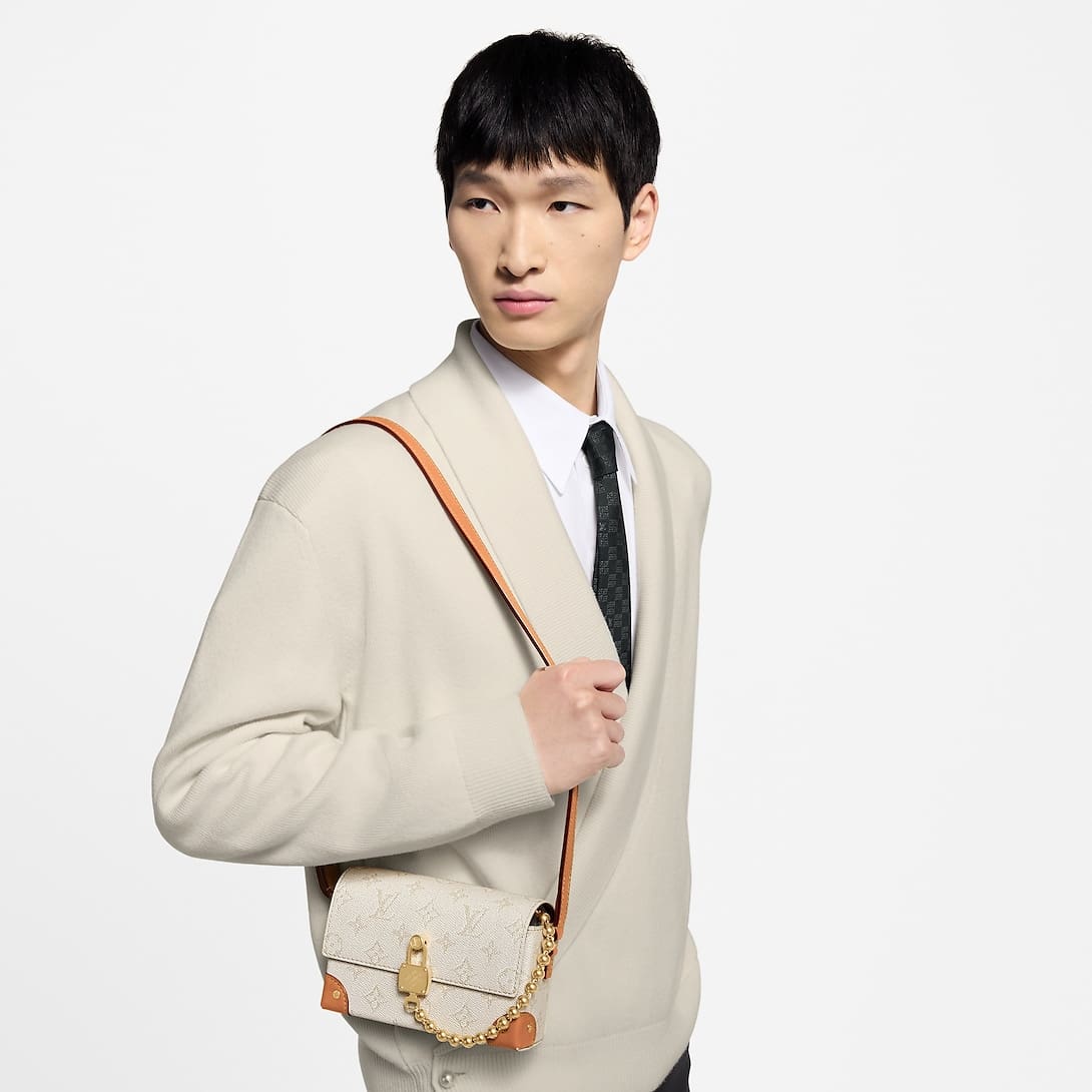 LOUIS VUITTON M14686 Steamer Wearable Wallet