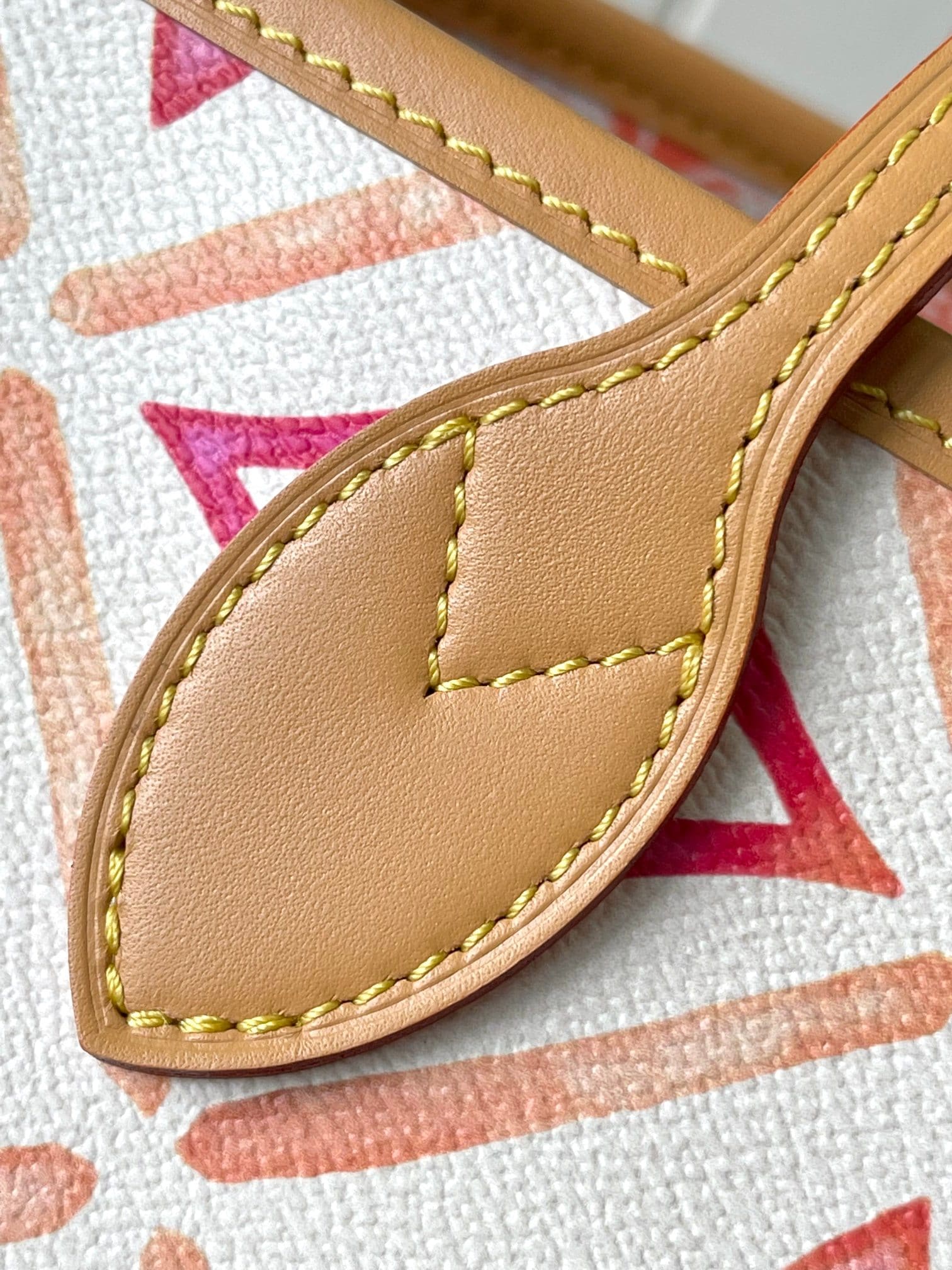 Louis Vuitton M25317 Neverfull MM Coral