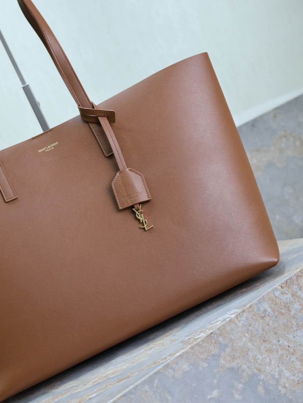 SAUINT LAURENTShopping Saint Laurent in leather