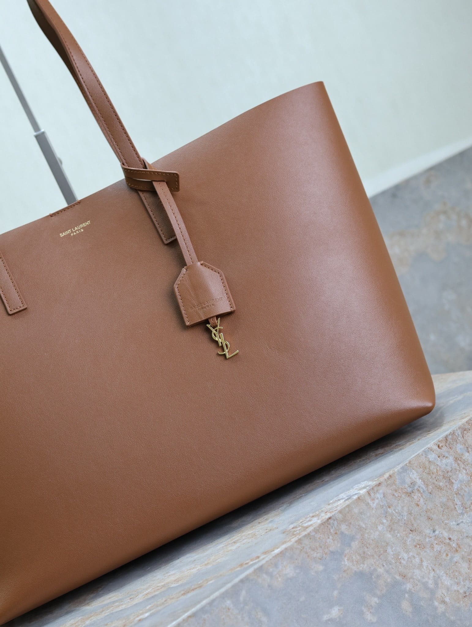 SAUINT LAURENTShopping Saint Laurent in leather