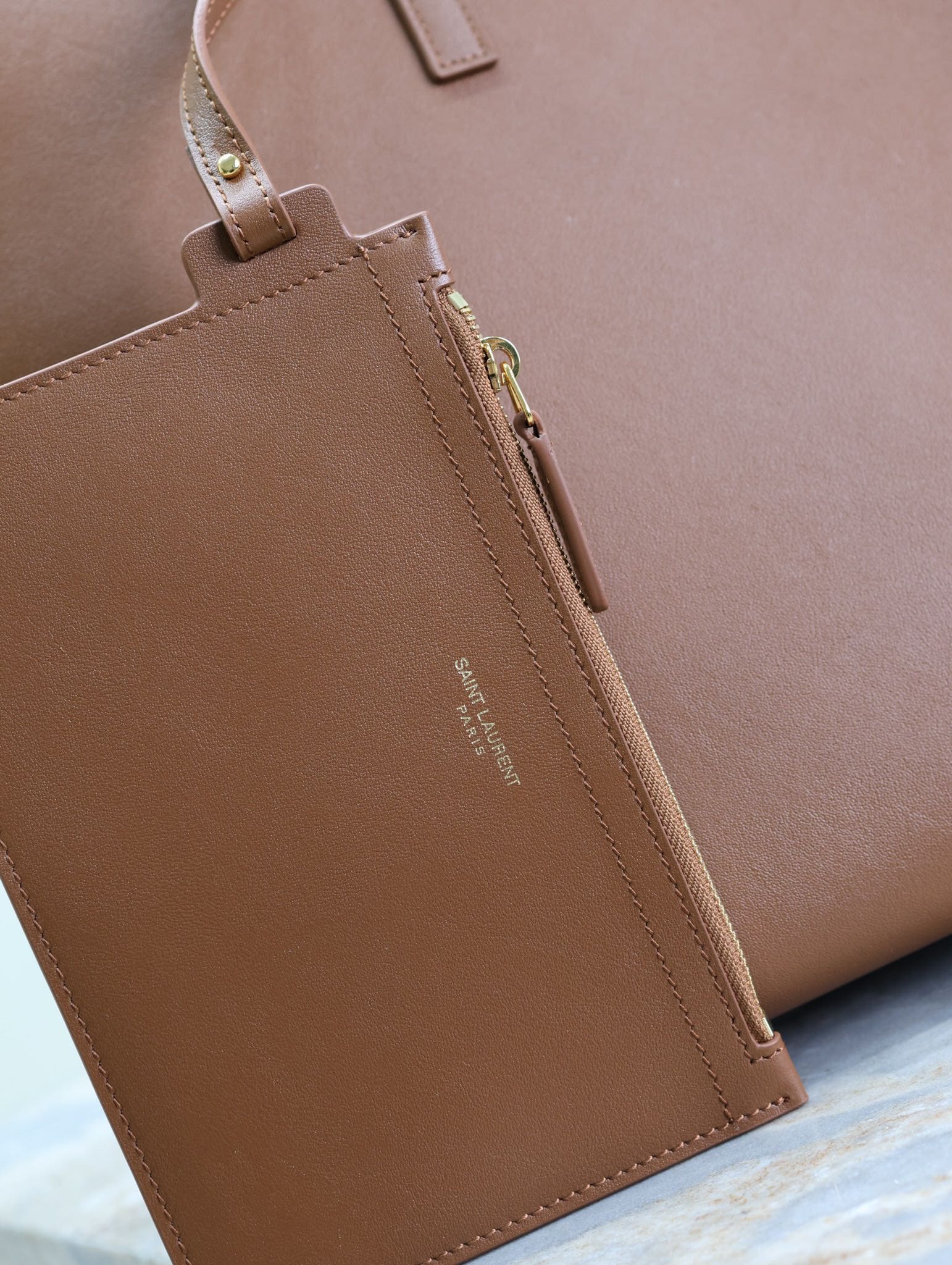 SAUINT LAURENTShopping Saint Laurent in leather
