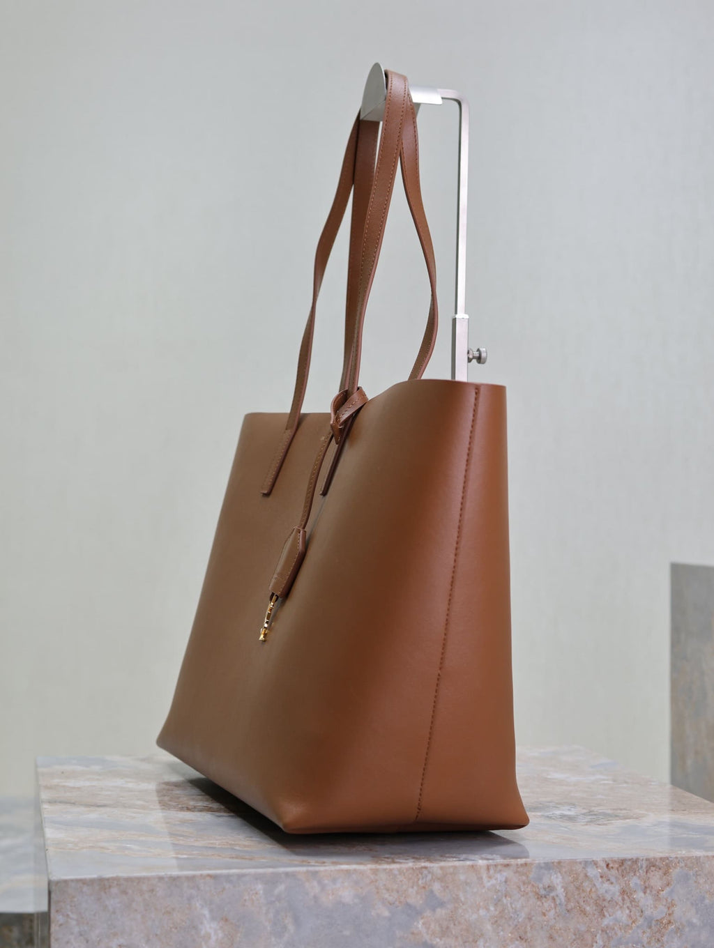 SAUINT LAURENTShopping Saint Laurent in leather