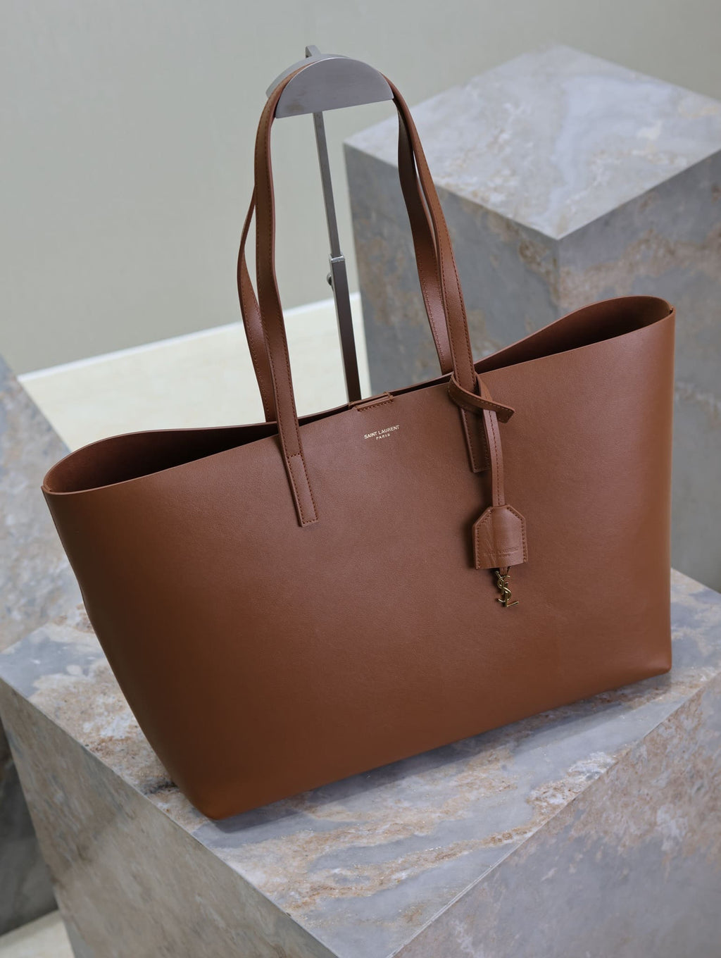 SAUINT LAURENTShopping Saint Laurent in leather