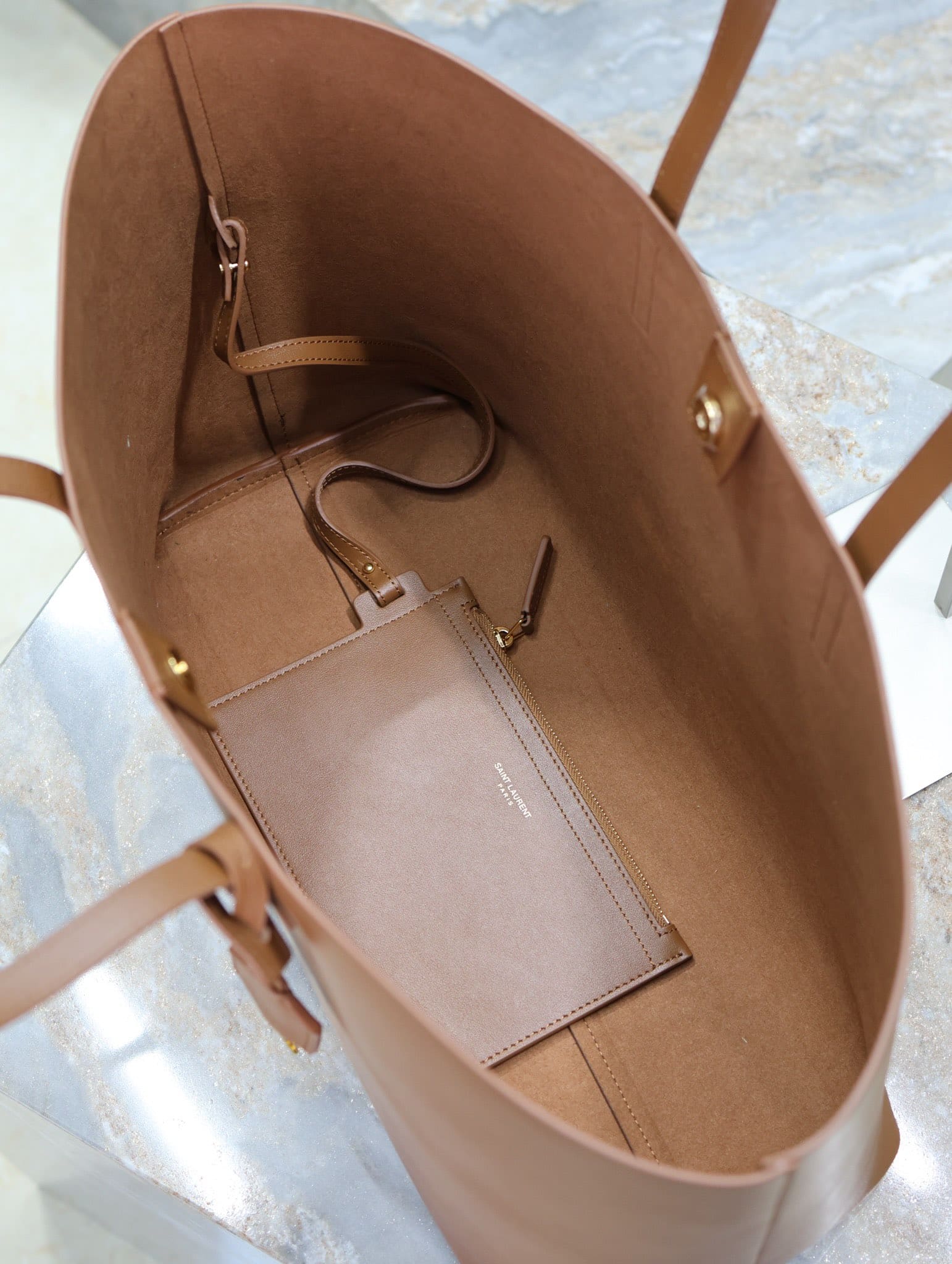SAUINT LAURENTShopping Saint Laurent in leather