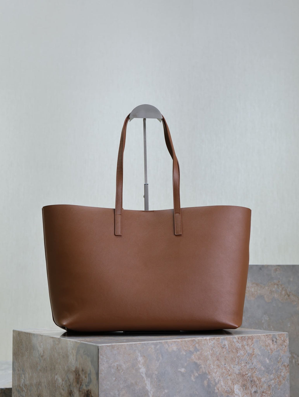 SAUINT LAURENTShopping Saint Laurent in leather