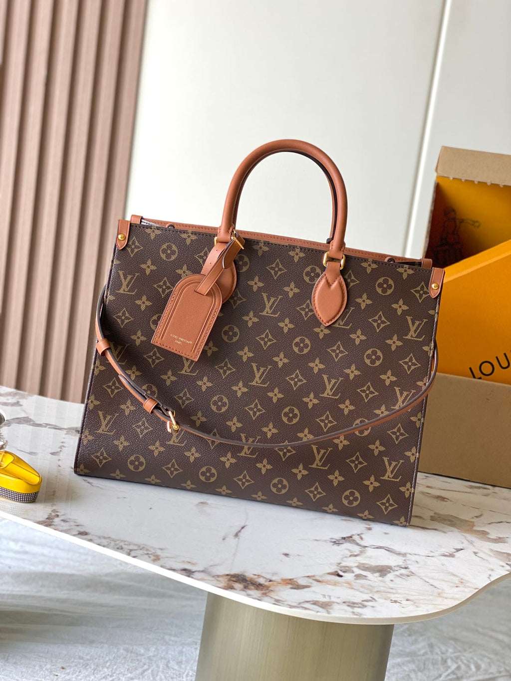 LOUIS VUITTON M14235 OnTheGo Organizer