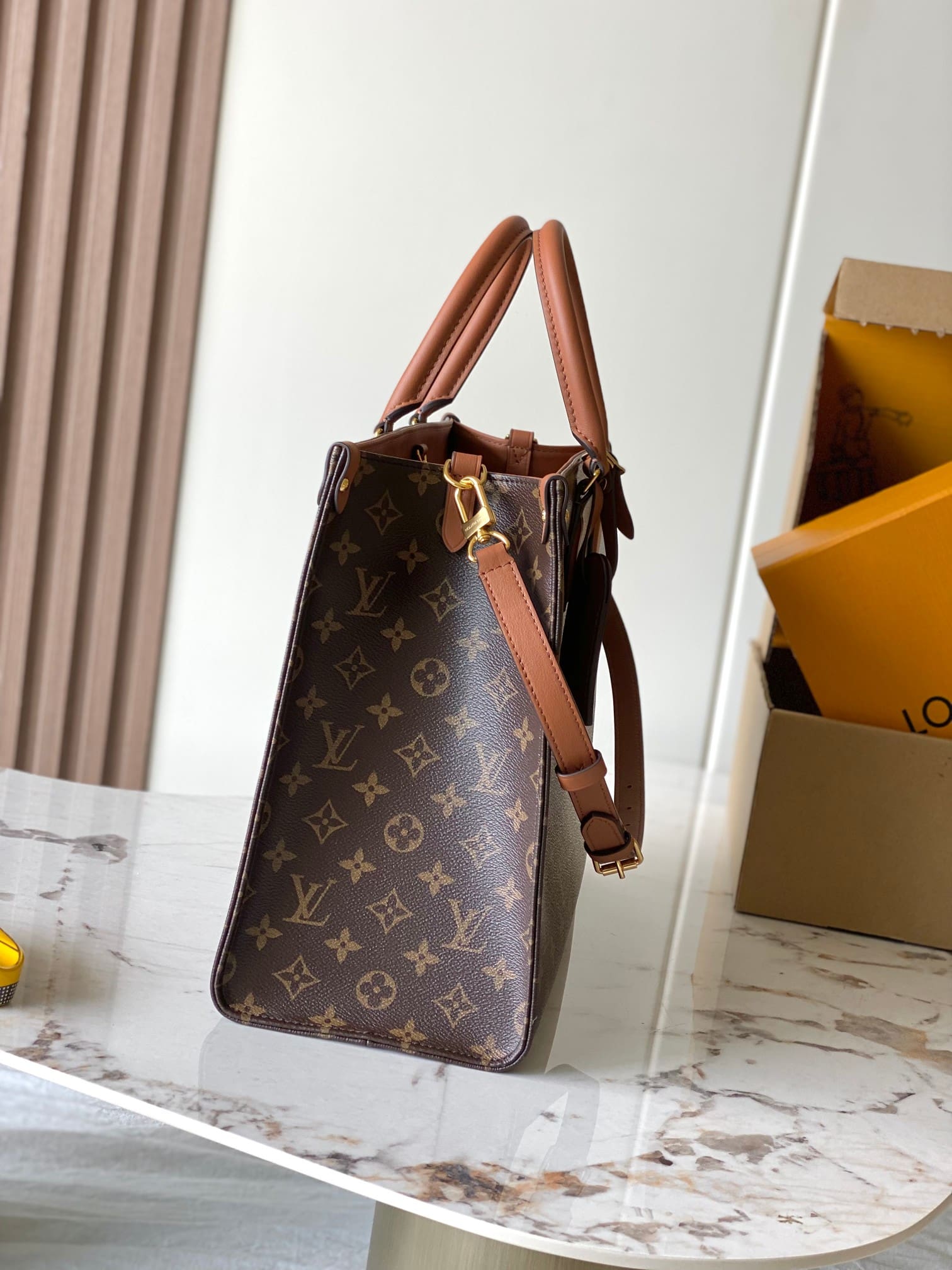 LOUIS VUITTON M14235 OnTheGo Organizer